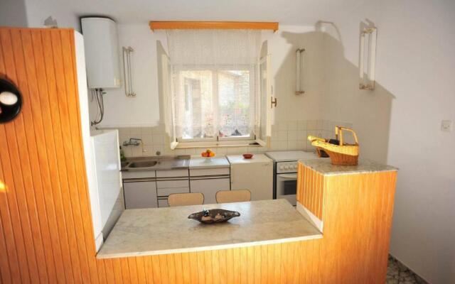 Apartments Piv - 10 m from beach