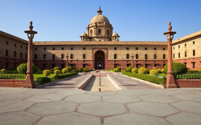 OYO Rooms Paharganj Near Bikaner Sweets