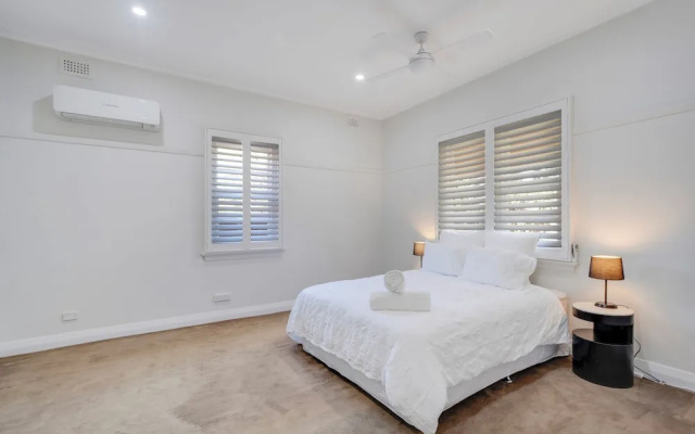 Dubbo 4BR Retreat with Kitchen & Patio – Guest Rooms – Dubbo