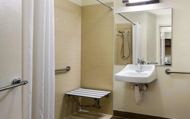 Sonesta Simply Suites  St Louis Earth City
