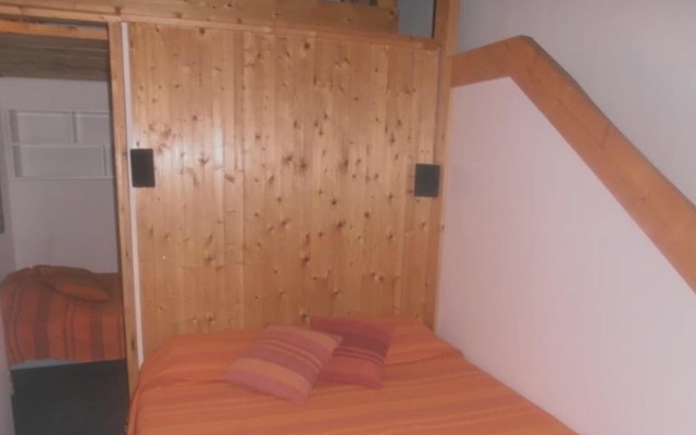 Studio in Bourg-Saint-Maurice, with Wonderful Mountain View, Pool Access, Furnished Balcony