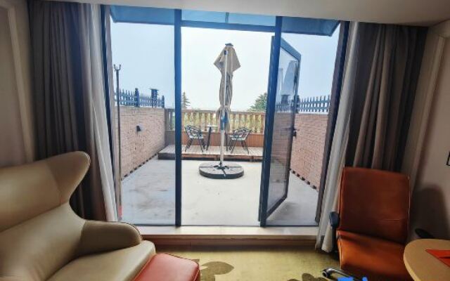 Vienna Hotel (Jiujiang Binjiang Road  Pedestrian Street)