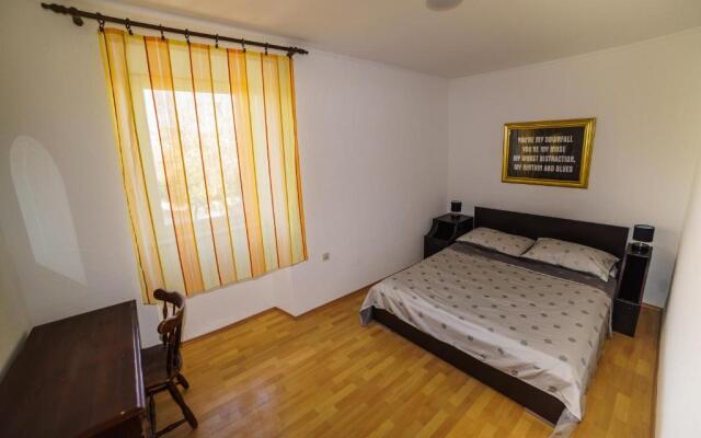 Villa Alithia Silver