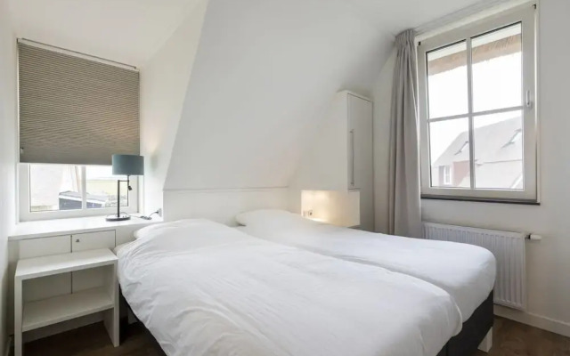 Spacious Villa With a Sauna, at the Tjeukemeer