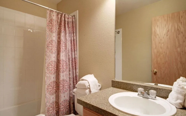 River Mnt Lodge W323