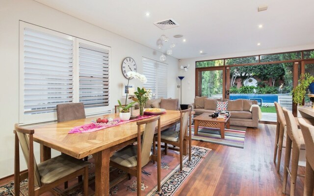 Stunning East Suburb Coastal Home H373