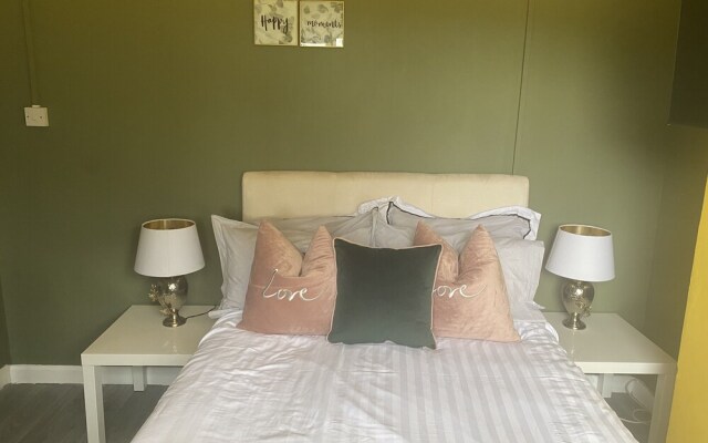 Captivating 1-bed House in Ammanford