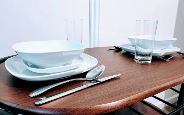 Camberley - 1-bed Annex - Sleeps 2 - Garden