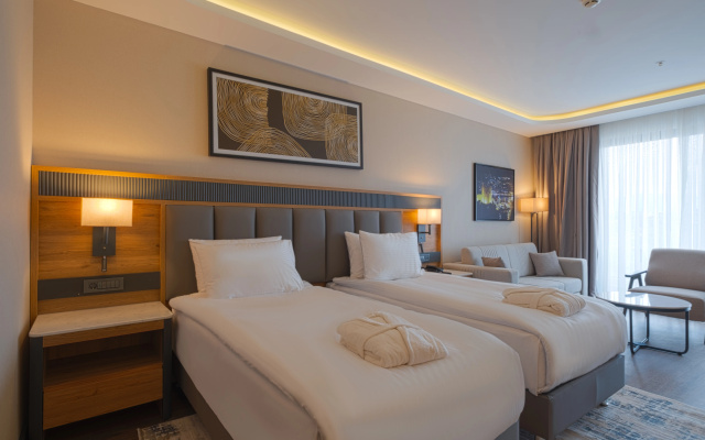 Azura World Hotel