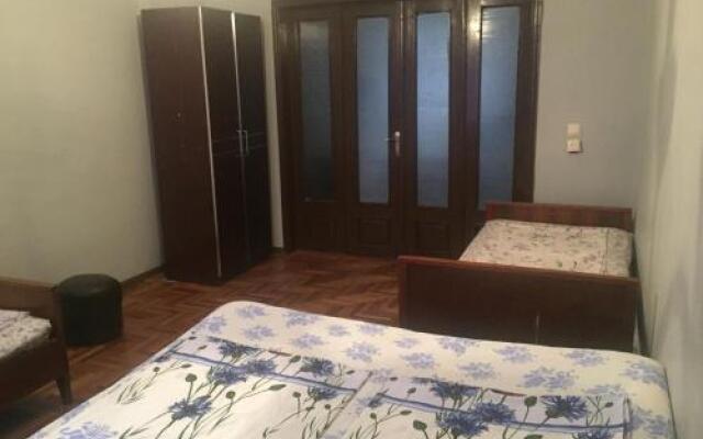 154 Agmashenebeli Guest House