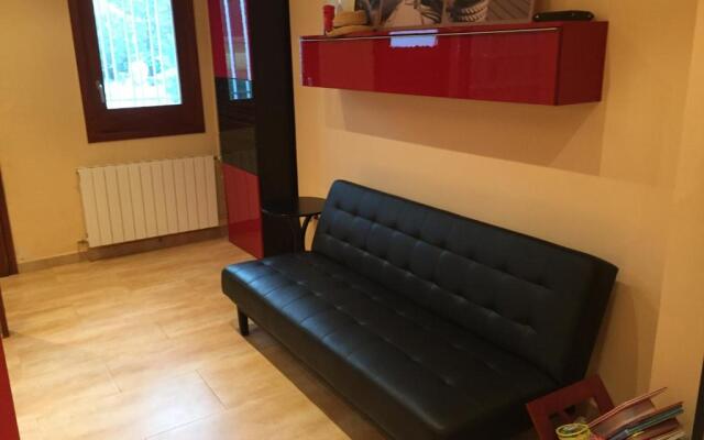 apartamento aislado jardín y piscina