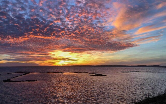 Chincoteague House w/ Enclosed Porch + Deck