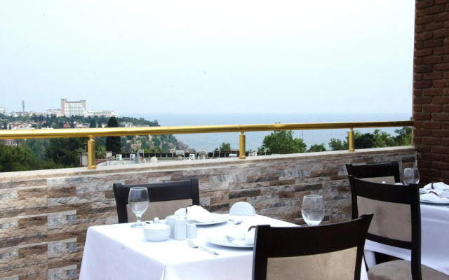 Ayhan Hotel