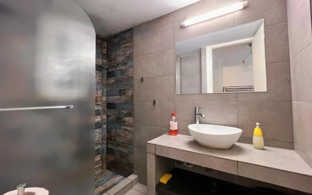 Stathmos Larissis A, a cozy 2BR Apartment, Clo...