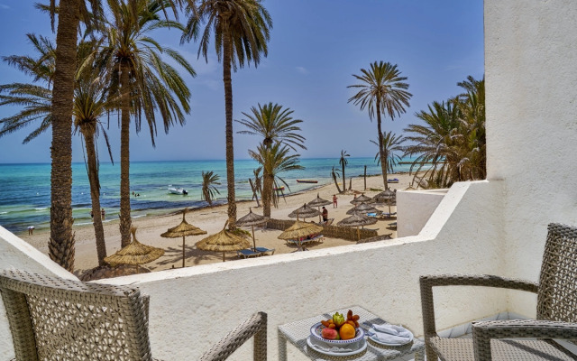 Hari Club Beach Resort