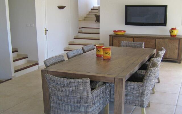 Opulent Villa in Le muy with Swimming Pool