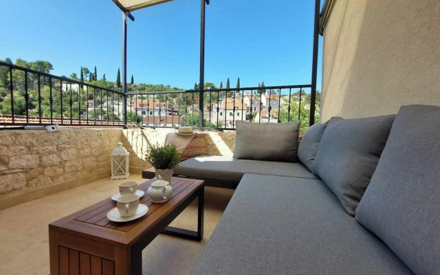 Traditional stone house Tonca