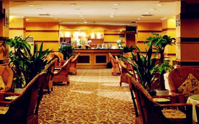 Universal House Grand Romance Hotel