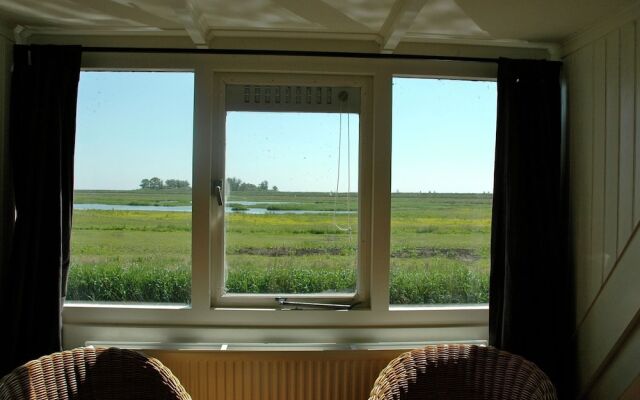 Quaint Holiday Home In Amsterdam Near Lake