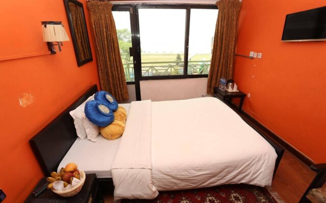 Teeka's Holiday Inn