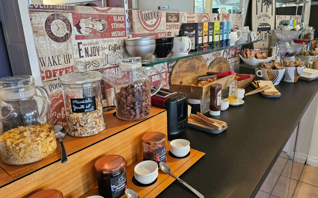 Brit Hotel Essentiel Pau Lescar