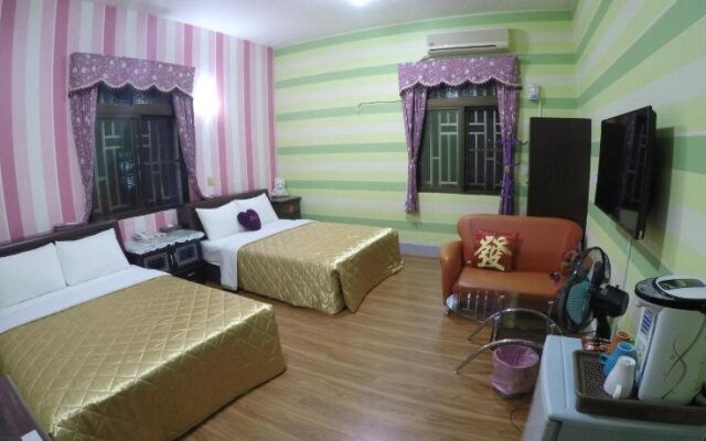 Reny Lake Warm Hostel