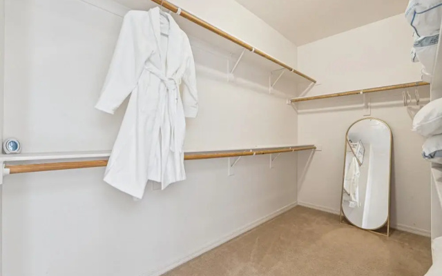 Pinnacle Breeze-private Backyard-mins to Six Flags