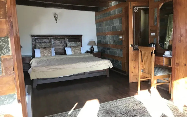 Himalayan Kothi Kais