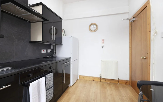 JOIVY Spacious 3 Bed Apartment In The Old Town