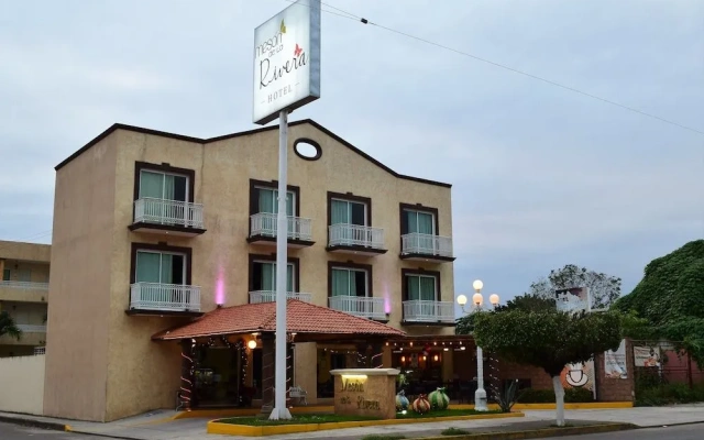 Hotel Meson De La Rivera