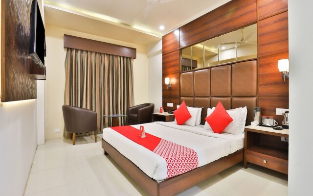 OYO 13253 The Grand Vinayak Hotel