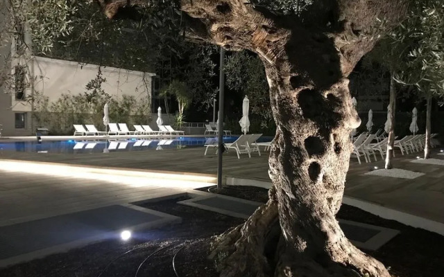 Youmami Lifestyle Suite Hotel