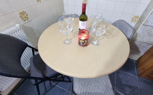 Spacious 4-bed House Great Location Coventry