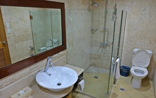 Hollywood Suites