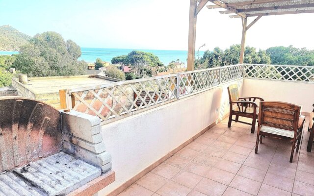 Stylish Home With Views, 4 min Walk to the Beach!!