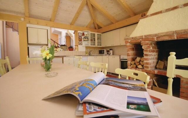 Beautiful Home in Brodarica With Wifi and 6 Bedrooms