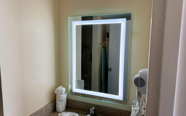 Travelodge by Wyndham Suites Virginia Beach Oceanfront