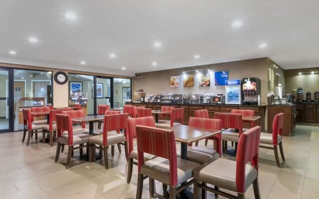 Comfort Inn & Suites Black River Falls I-94