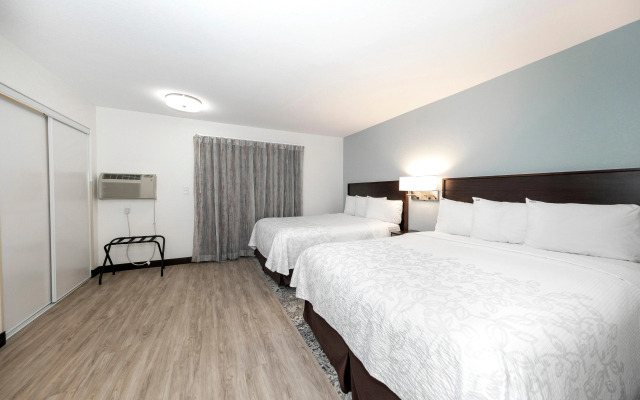 Red Roof Inn PLUS+ & Suites Naples Downtown-5th Ave S