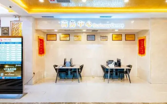 Hami Universal Hotel (Train Station)