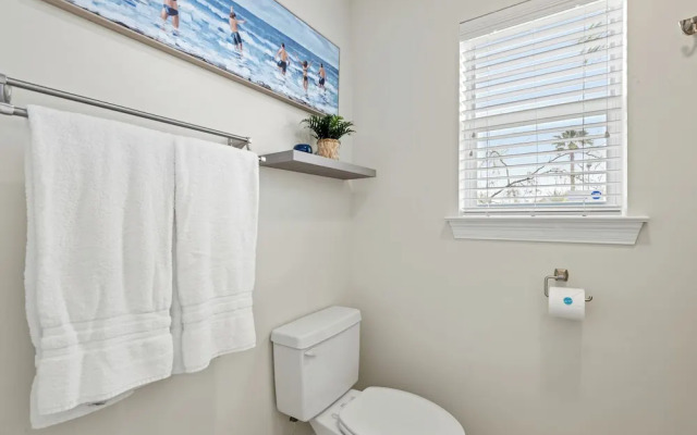 Escape to Sand Dollar Holler: Coastal Retreat, 3 Beds, 2.5 Baths, Sleeps 10!