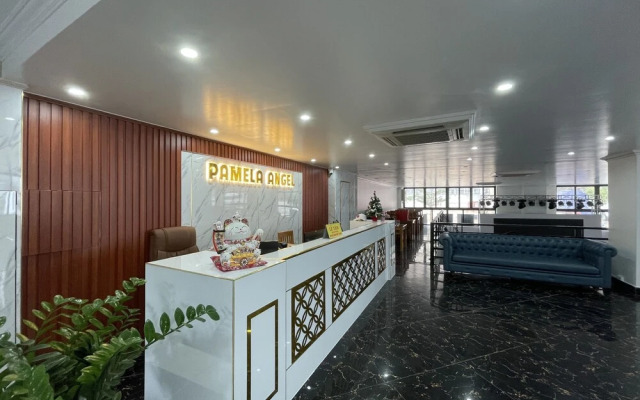 Pamela Angel - Hotel Elite
