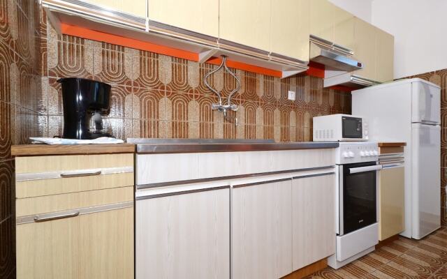 D - Large apt With big Terrace, Next to the Beach