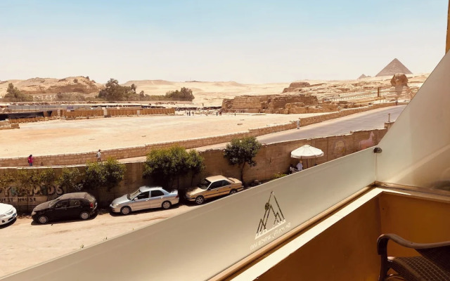 Seven Pyramids Inn