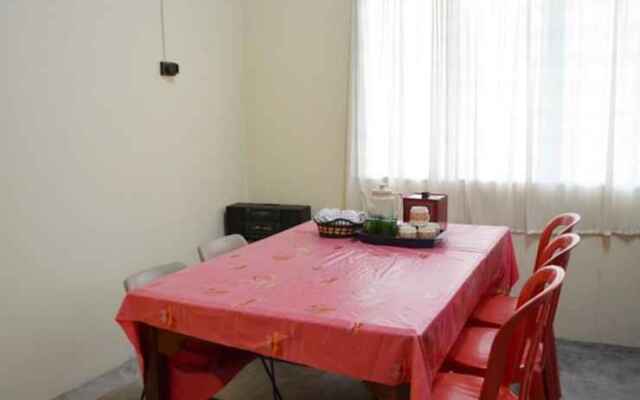 Senyum Senyum Holiday House