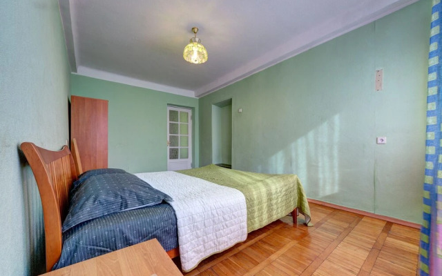 Apartments on Lesi Ukrainki blvd for 4 person