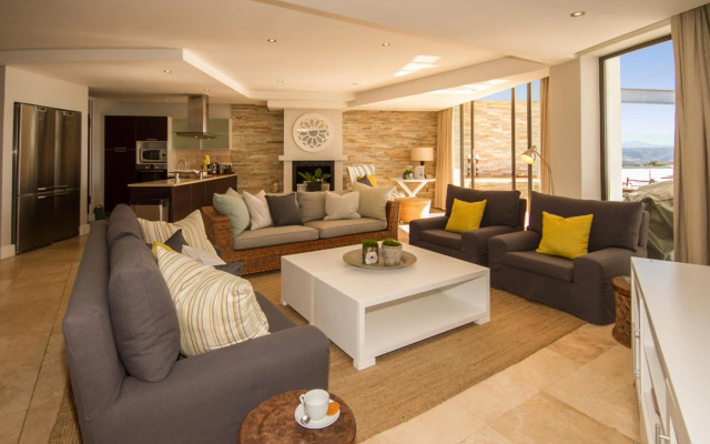 Apartment A Upper Deck