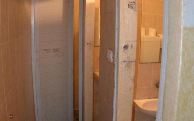 New Palm Hotel & Hostel
