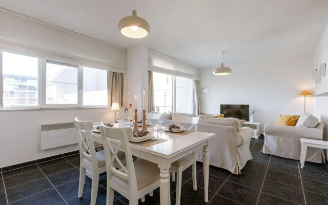 Cozy Apartment for 4 With Parking