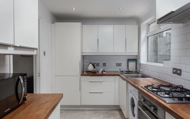 Stylish Manor Park Nest - AWX